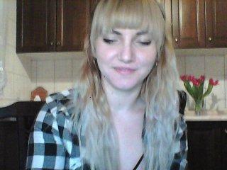 BlondeDoll22 bongacams