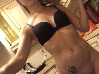 CanDyCheRry22 bongacams